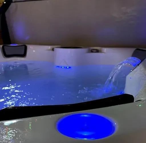 Central Area Terraced House With Private Hot Tub