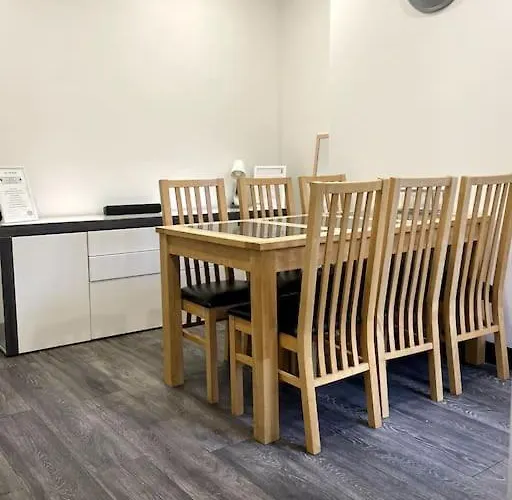 Central Area Terraced House With Private Hot Tub