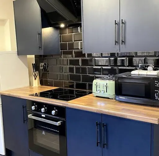 Central Area Terraced House With Private Hot Tub