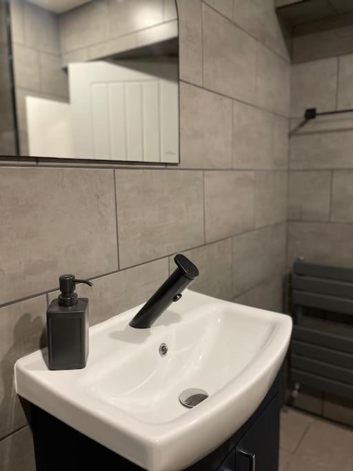 Area Terraced House With Private Hot Tub *