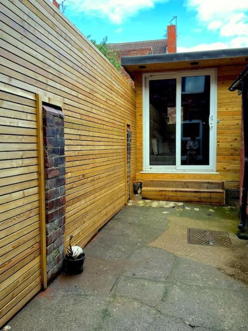 Area Terraced House With Private Hot Tub Lincoln