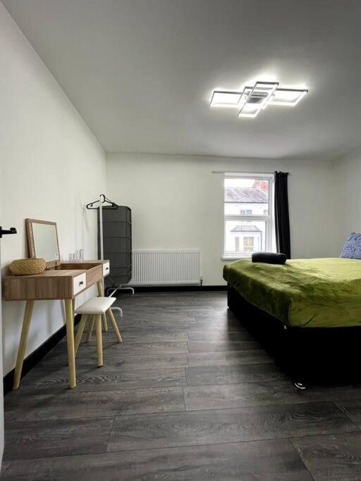 Area Terraced House With Private Hot Tub Holiday home